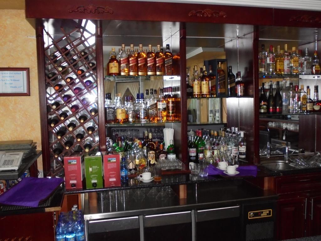 Aphrodite International Hotel Addis Abeba Buitenkant foto